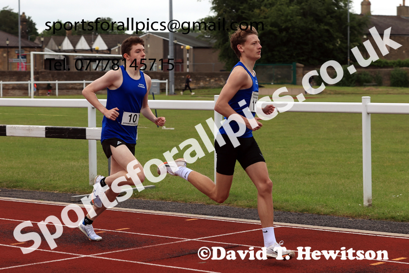 Middle Distance, 2026 Northumberland Schools Track and Field, Wentworth, Hexhan. Photo: David T. Hewitson/Sports for All Pics